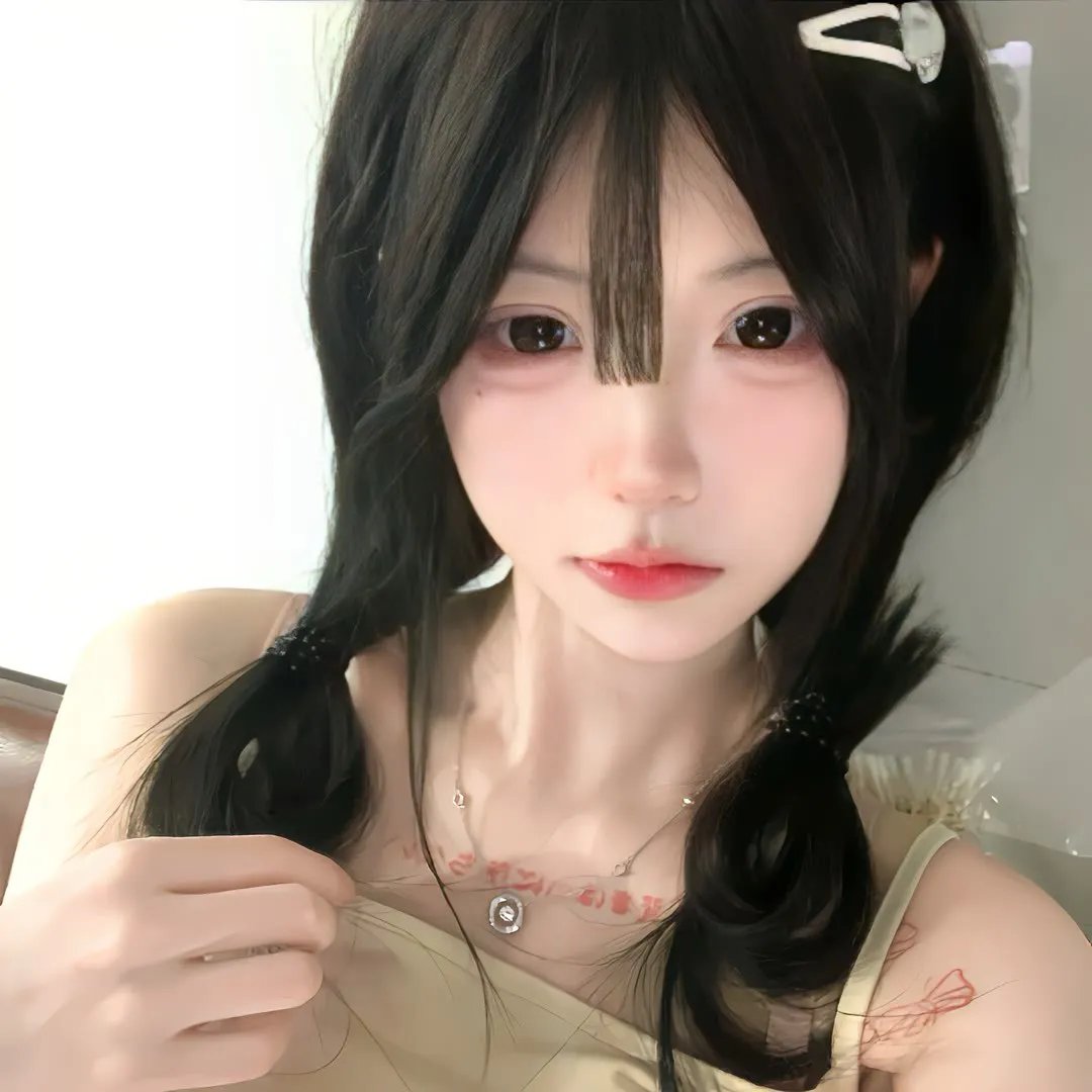 追梦的黎族女娃娃